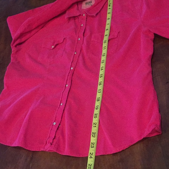 0039 Italy Corduroy shirt has small pearl snaps - Picture 10 of 11